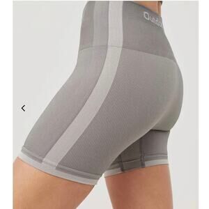 Outdoor Voices gray SeamlessSmooth 4.5" Short XS